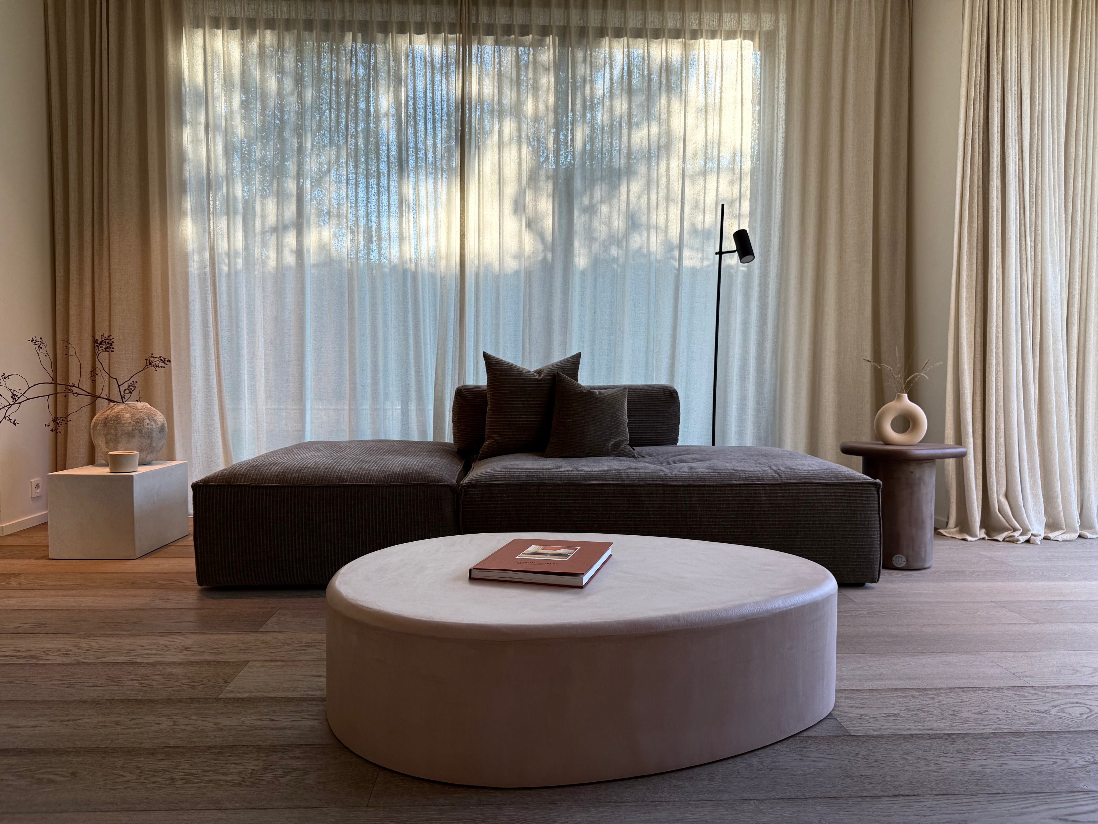 mortex, salontafel, organische salontafel, belgisch design, uniek meubilair, oneofkind, mortex salontafel, meubilairopmaat, belgisch meubilair